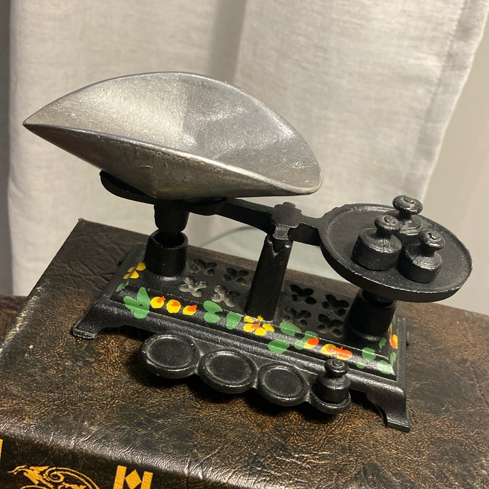 Miniature Cast Iron Balance Scale
